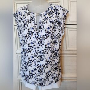 Sleeveless White Knit Top with Abstract Floral Print